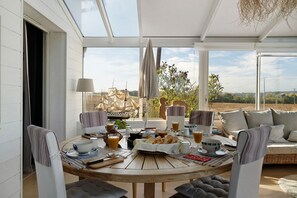 Dining - La Mainguy Guest Rooms (Ruca)