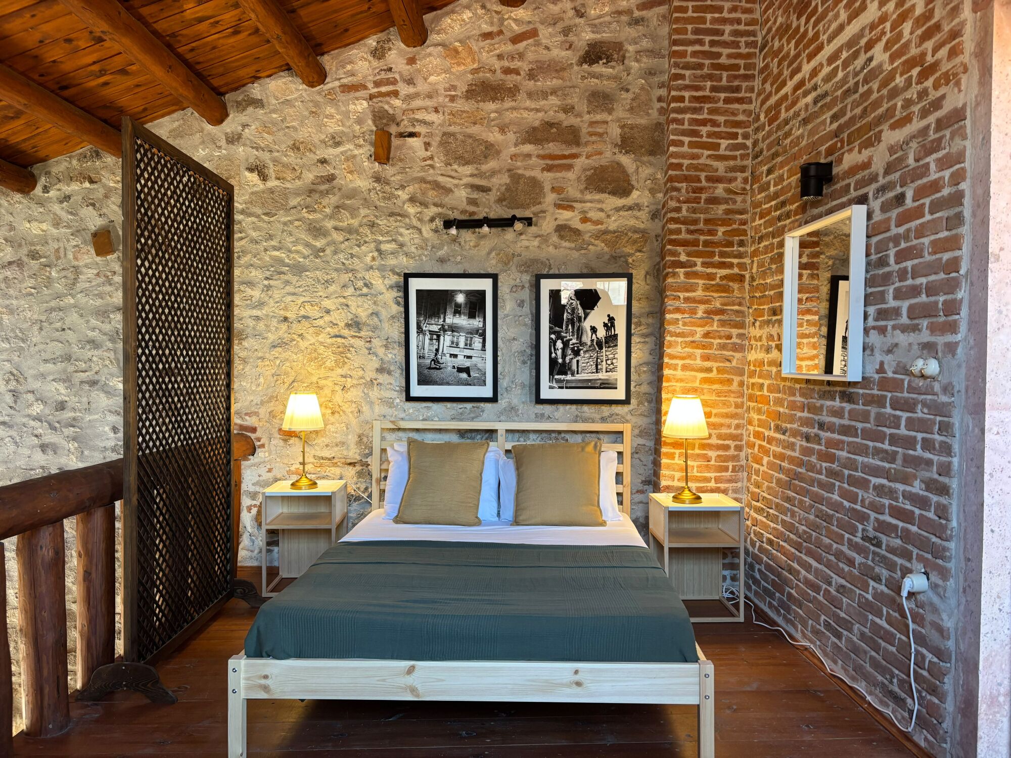 4 bedrooms, desk, iron/ironing board, free WiFi