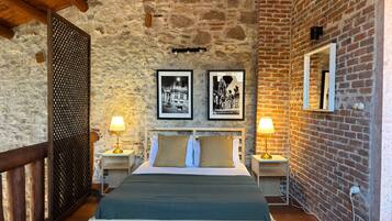 4 bedrooms, desk, iron/ironing board, free WiFi