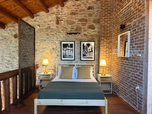 4 bedrooms, desk, iron/ironing board, free WiFi - Historic Art House | Award-Winning Gallery Home (Balıkesir)
