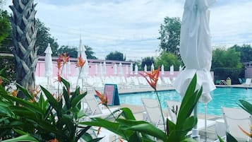Rumah, Beberapa Tempat Tidur (Happy Ours, Mins to Park Circle, Dtwn) | Kolam renang