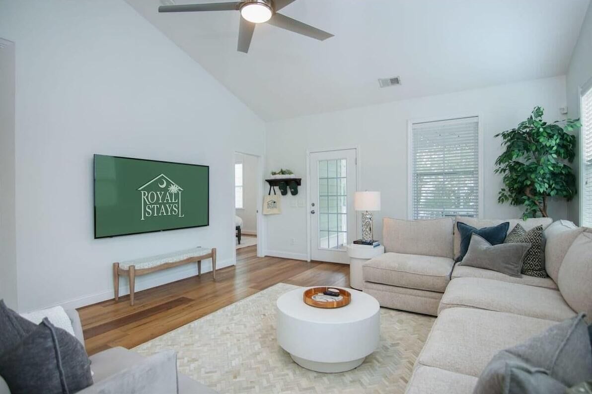 Ferienhaus, Mehrere Betten (The Jade, Park Circle, Mins to Dwtn a) | Wohnbereich