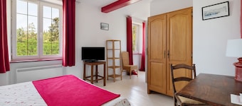 Coquelicot Room - Saint-Ferréol Riverside Retreat