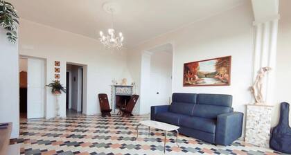 Apartment 'A' with Sea View, Private Terrace and Wi-Fi