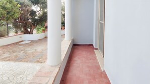 Property grounds - Apartment 'B' with Sea View, Garden, Private Terrace, and Wi-Fi (Minturno)