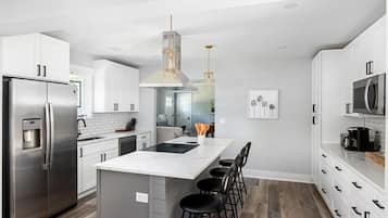 Ferienhaus, Mehrere Betten (Palmetto Grove, Walk to Shem Creek, ) | Eigene Küche