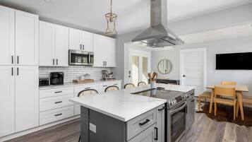 Rumah, Beberapa Tempat Tidur (Palmetto Grove, Walk to Shem Creek, ) | Dapur pribadi