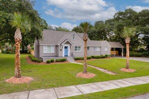 บ้านพัก, หลายเตียง (Palmetto Grove, Walk to Shem Creek, ) | บริเวณภายนอก