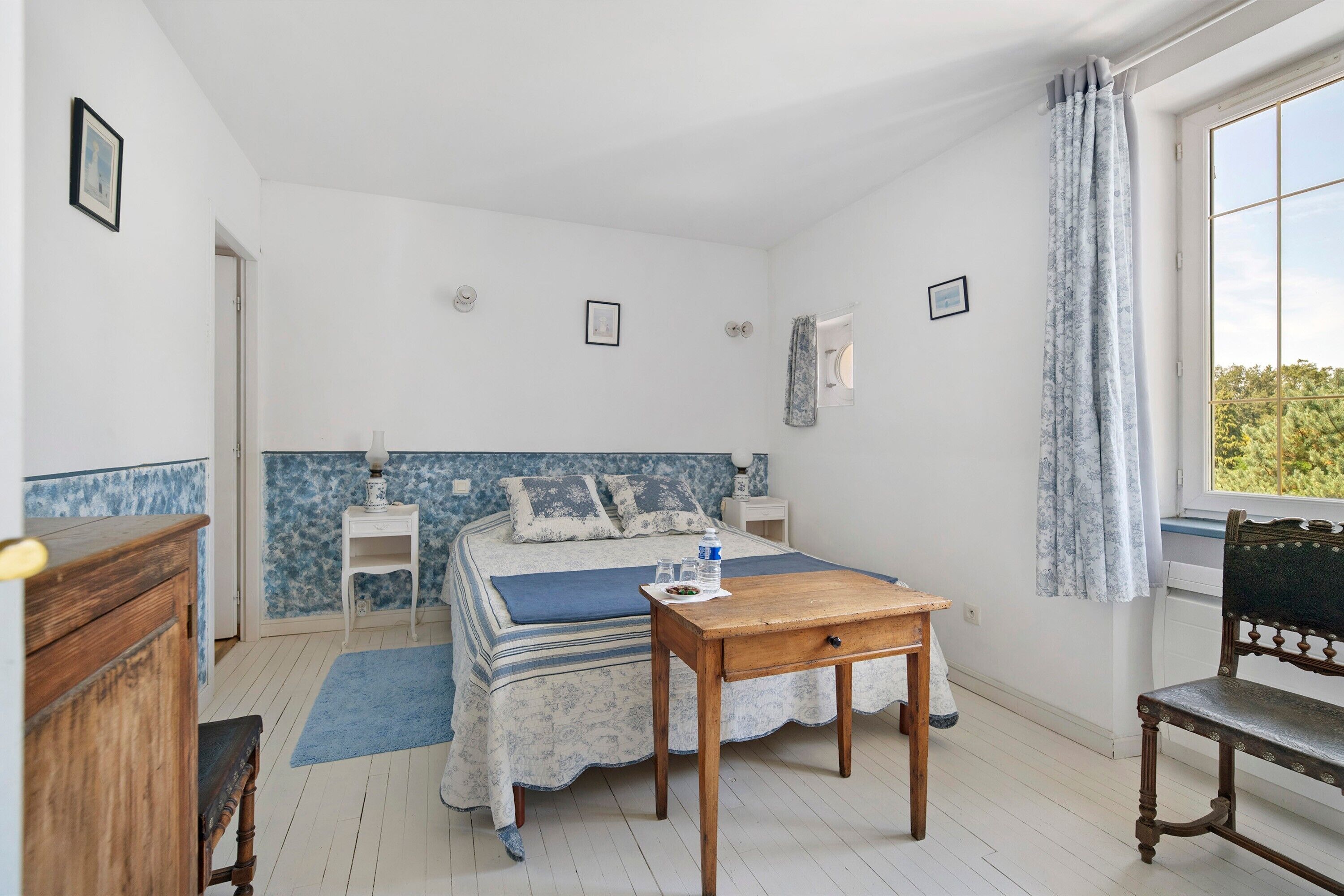 1 dormitorio, tabla de planchar con plancha, wifi y ropa de cama
