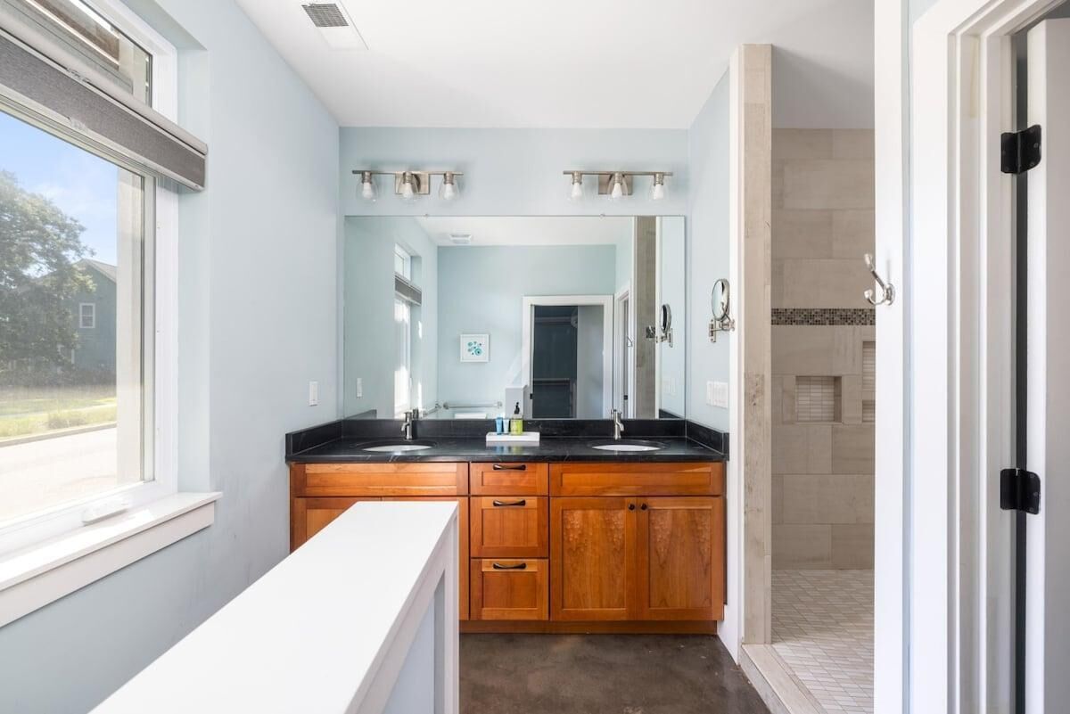 House, Multiple Beds (The Polygon, Park Circle,  Pet Friend) | Bathroom
