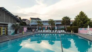 House, Multiple Beds (The Polygon, Park Circle, Pet Friend) | Pool