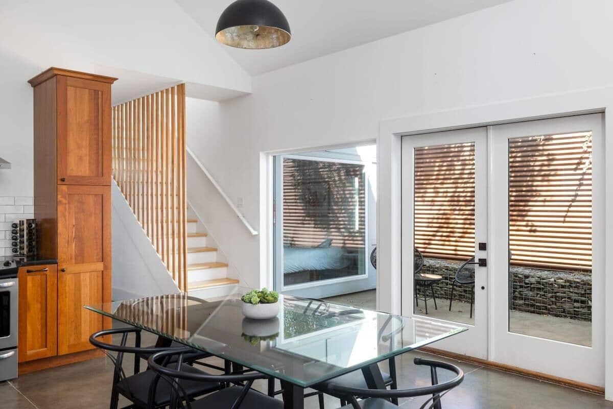 Rumah, Beberapa Tempat Tidur (The Polygon, Park Circle,  Pet Friend) | Tempat makan