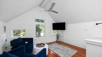 Rumah, Beberapa Tempat Tidur (The Polygon, Park Circle, Pet Friend) | Interior