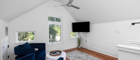 House, Multiple Beds (The Polygon, Park Circle, Pet Friend) | Interior