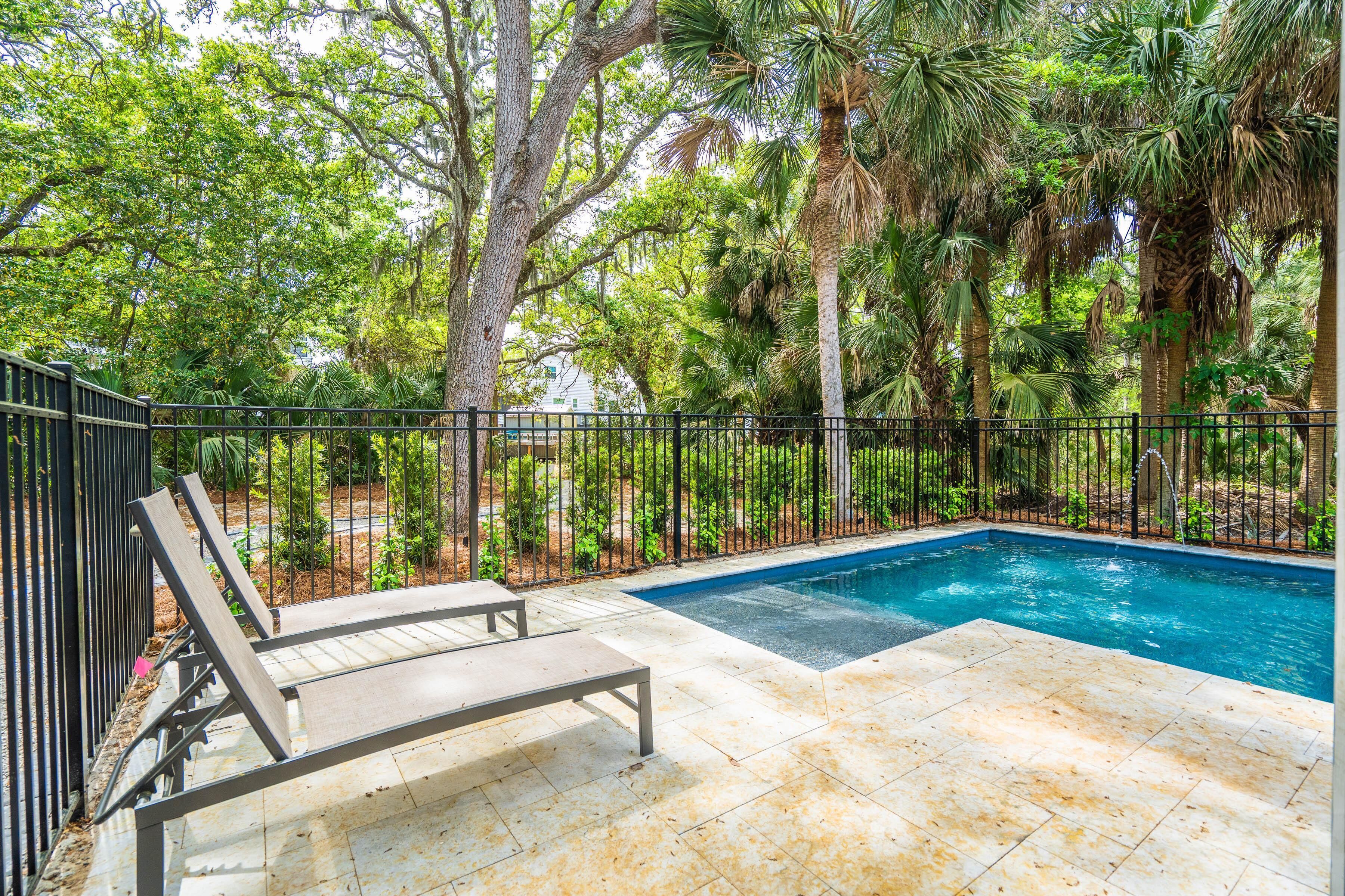 House, Multiple Beds (Chasing Waves | Heated Pool | 3 Min B) | Pool