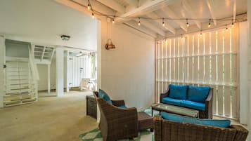 House, Multiple Beds (Chasing Waves | Heated Pool | 3 Min B) | Interior