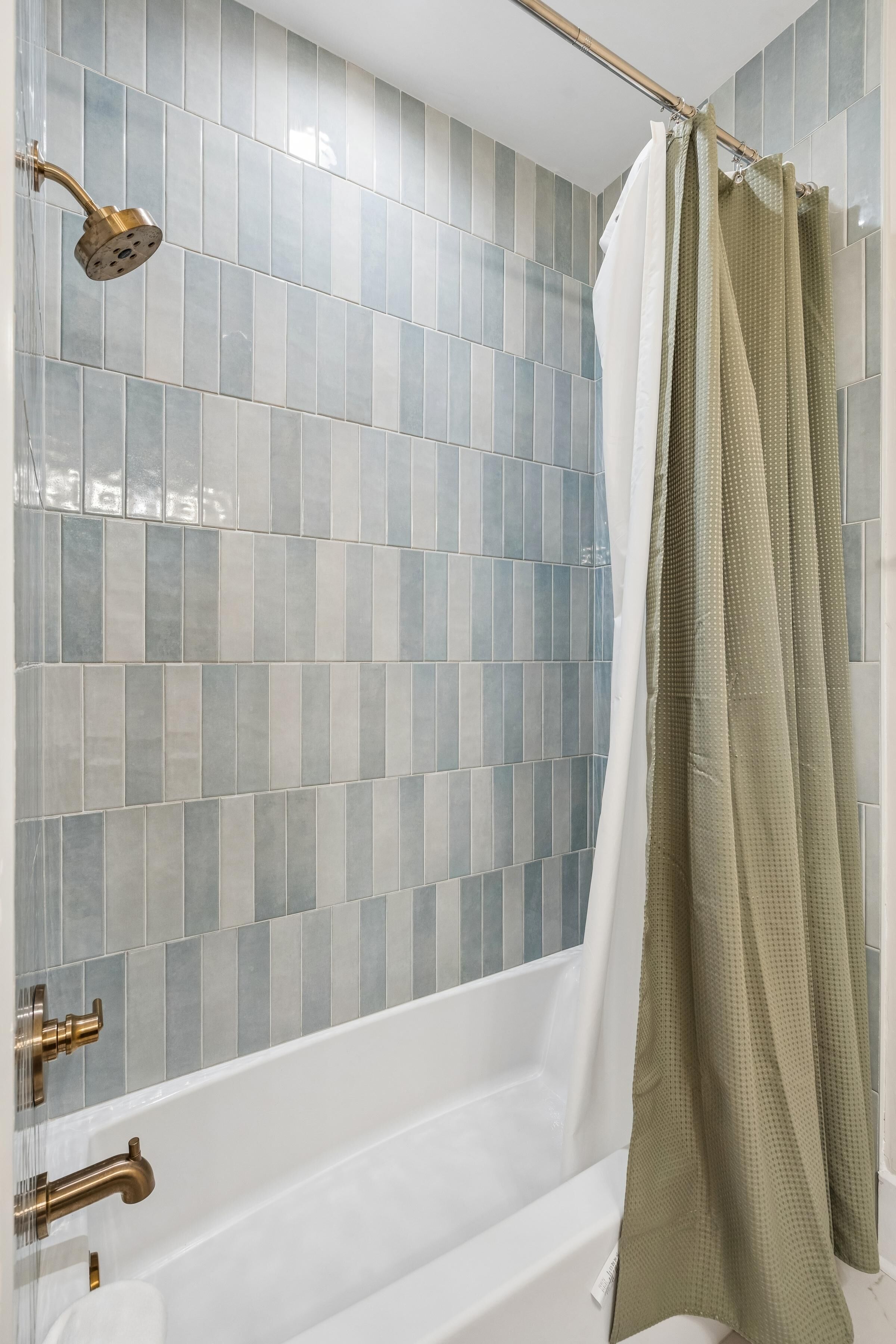 House, Multiple Beds (Chasing Waves | Heated Pool | 3 Min B) | Bathroom