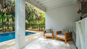 Ferienhaus, Mehrere Betten (Chasing Waves | Heated Pool | 3 Min B) | Pool
