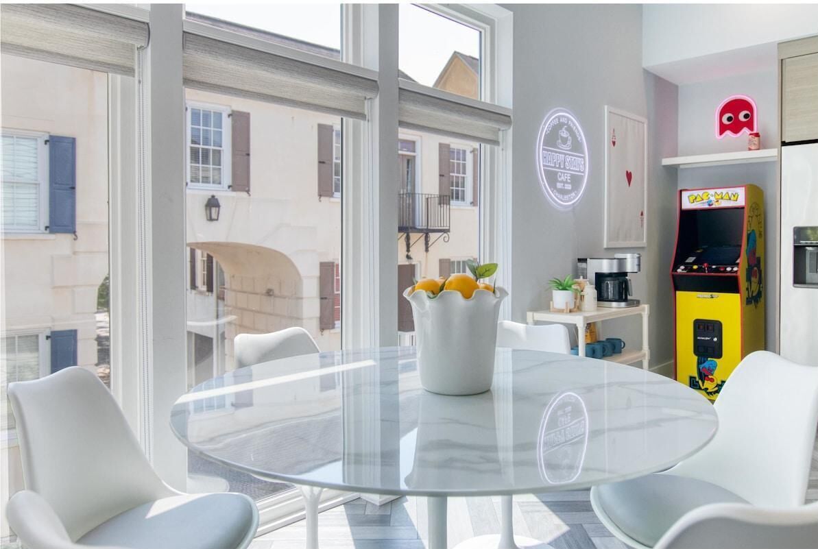 Hus - flere senge (Happy Stays-In Park Circle-Dtwn-CHS B) | Spiseområde
