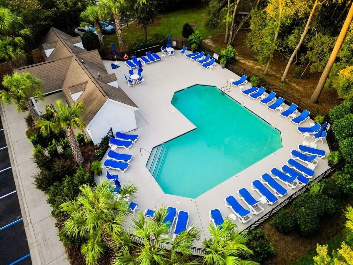House, Multiple Beds (Boho SoCo- 8 mins to Credit  One, 20 ) | Pool
