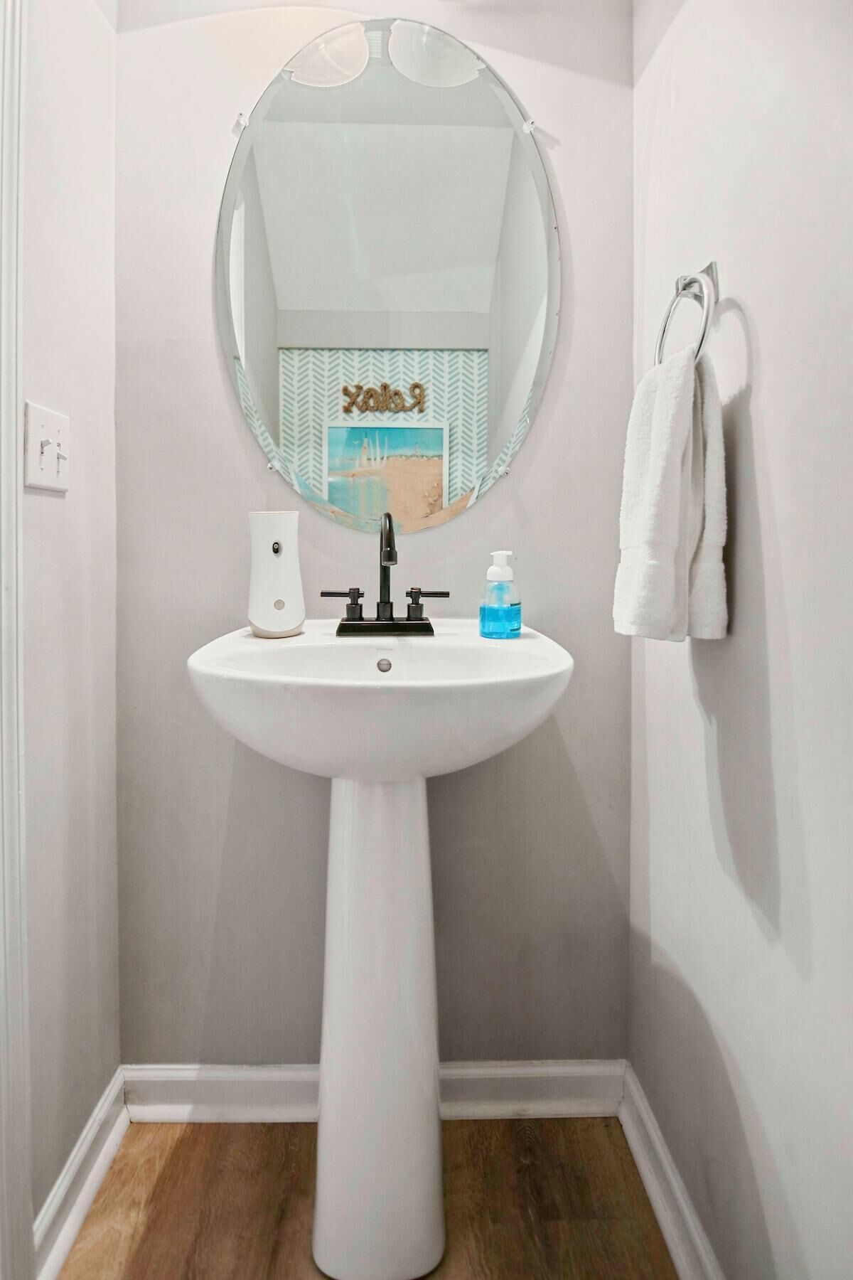 House, Multiple Beds (Boho SoCo- 8 mins to Credit  One, 20 ) | Bathroom
