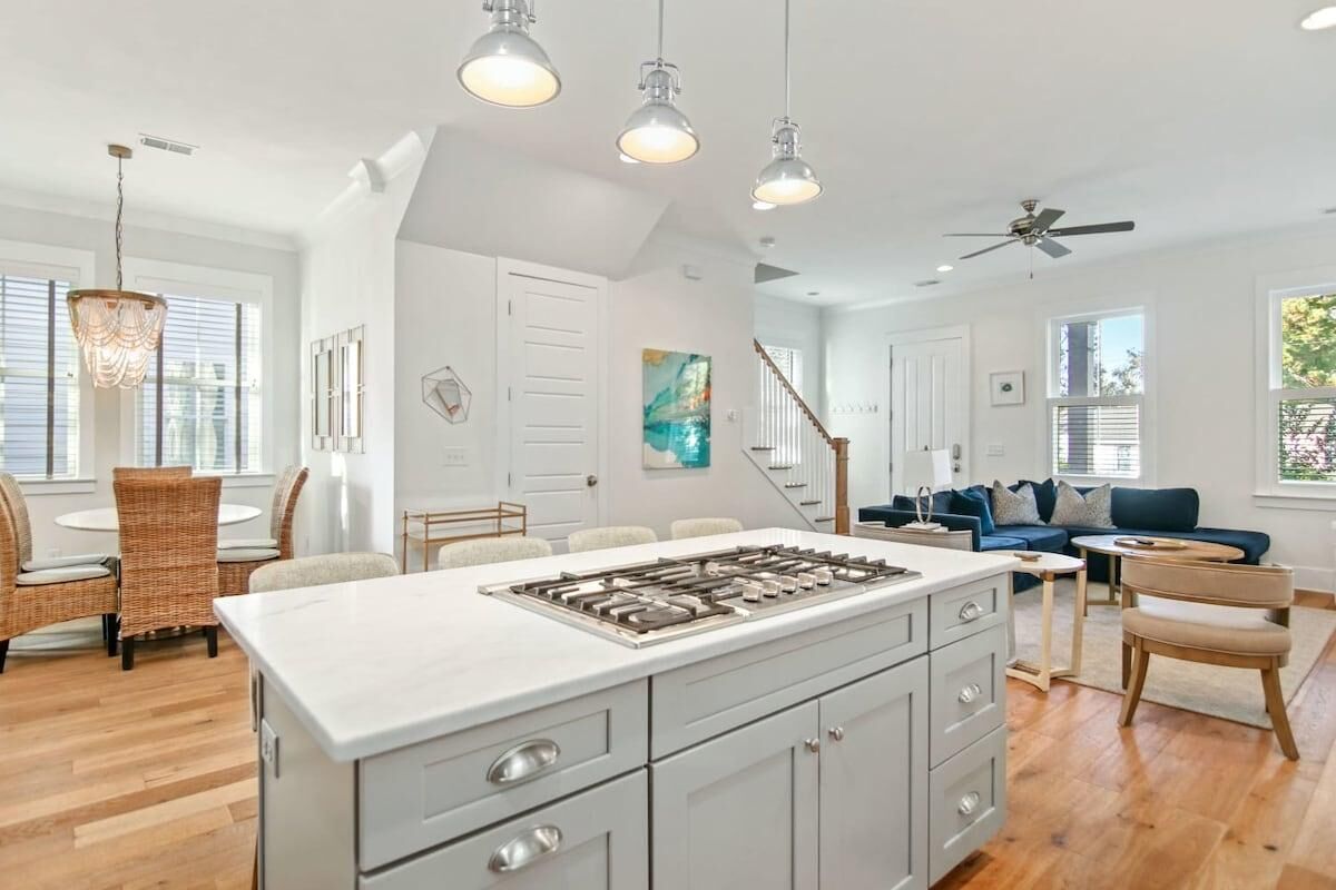 House, Multiple Beds (Shem Creek House- 5 Mins to Dtwn & Be) | Interior