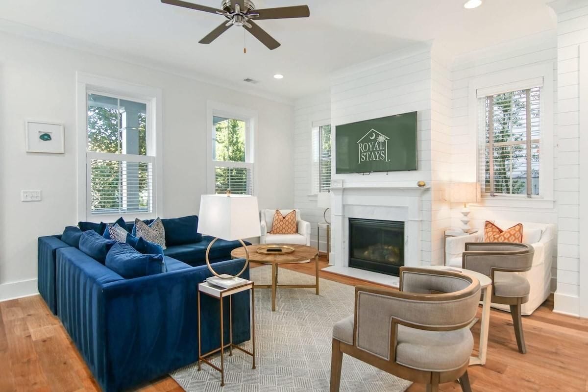 Casa, varias camas (Shem Creek House- 5 Mins to Dtwn & Be) | Zona de estar