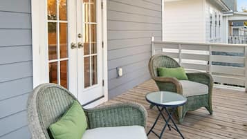 House, Multiple Beds (Shem Creek House- 5 Mins to Dtwn & Be) | Terrace/patio
