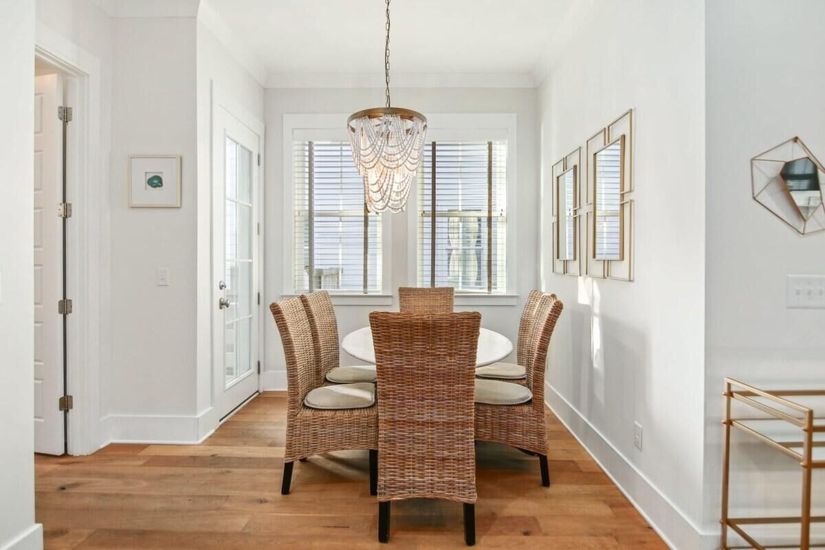 House, Multiple Beds (Shem Creek House- 5 Mins to Dtwn & Be) | Dining