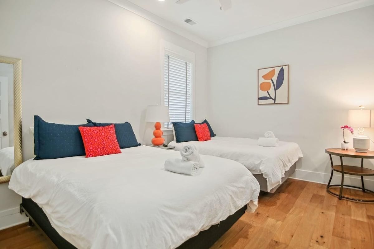 Casa, varias camas (Shem Creek House- 5 Mins to Dtwn & Be) | 4 dormitorios