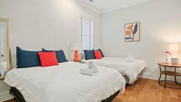 Casa, varias camas (Shem Creek House- 5 Mins to Dtwn & Be) | 4 dormitorios