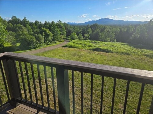 Breeze & Blue Mountain Cabin:
SLEEPS UP TO 12, Newly built, Near SUGARLOAF MTN.
