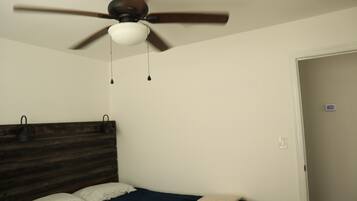 3 bedrooms, WiFi (free), bed sheets