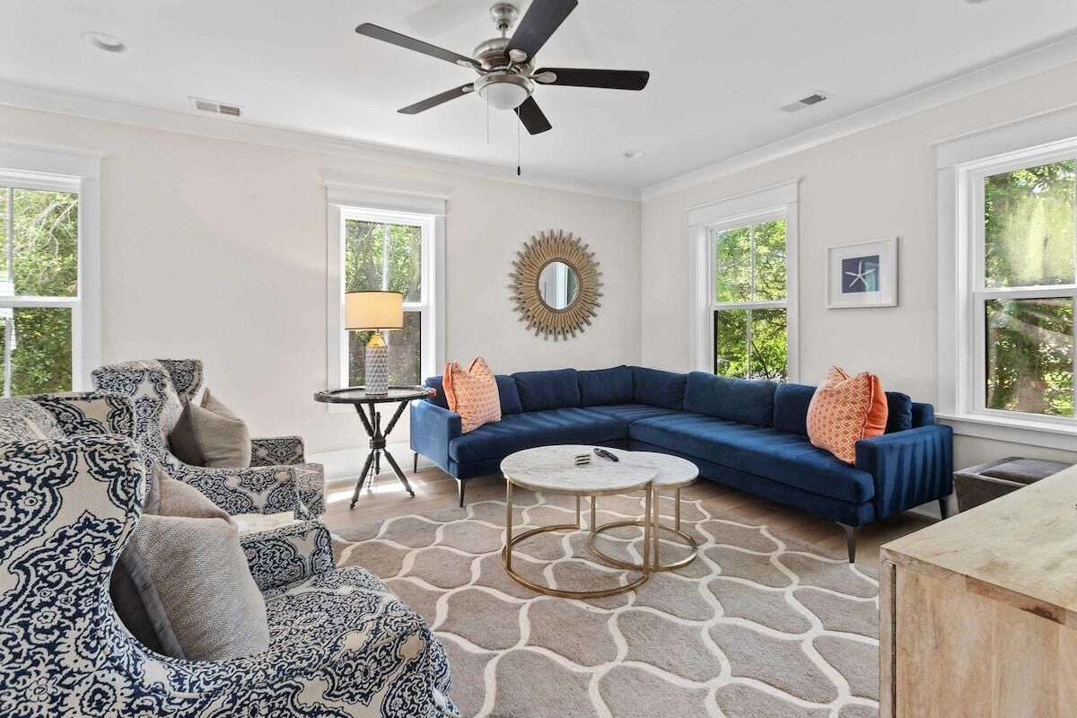 House, Multiple Beds (Mt Pleasant Beach Retreat- Mins to Be) | Living area