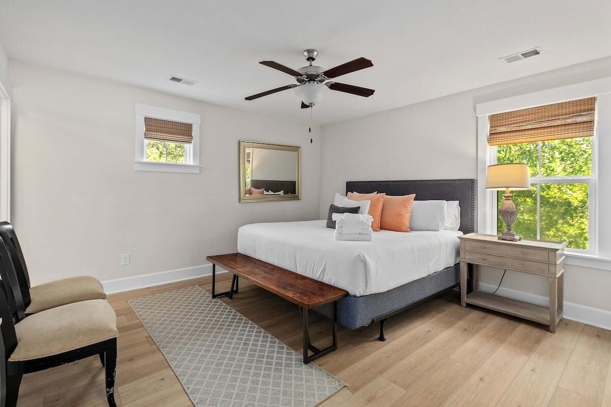House, Multiple Beds (Mt Pleasant Beach Retreat- Mins to Be)