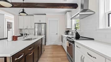 Casa, varias camas (Mt Pleasant Beach Retreat- Mins to Be) | Cocina privada
