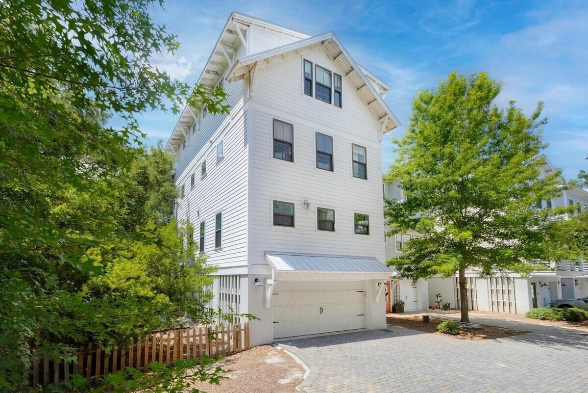 House, Multiple Beds (Mt Pleasant Beach Retreat- Mins to Be) | Exterior