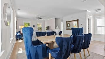 Casa, varias camas (Mt Pleasant Beach Retreat- Mins to Be) | Restauración