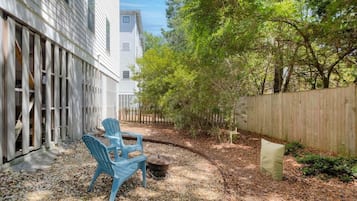 Casa, varias camas (Mt Pleasant Beach Retreat- Mins to Be) | Jardines del alojamiento