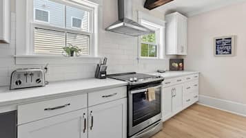Hus, flere senger (Mt Pleasant Beach Retreat- Mins to Be) | Eget kjøkken