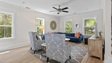 Ferienhaus, Mehrere Betten (Mt Pleasant Beach Retreat- Mins to Be) | Wohnbereich