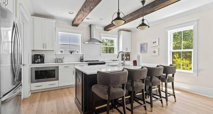Mt Pleasant Beach Retreat- Mins to Beach-hot Tub