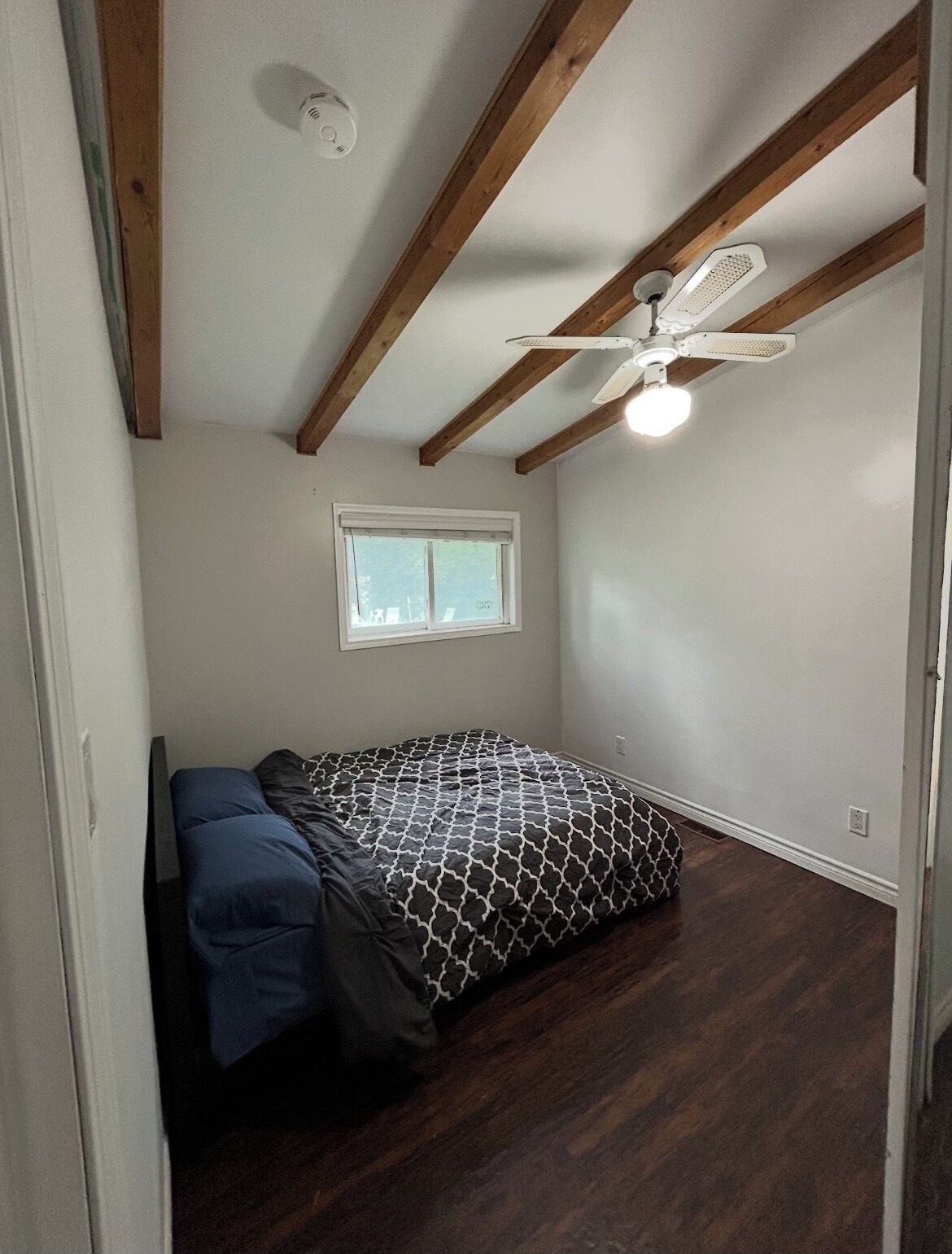 3 bedrooms, bed sheets