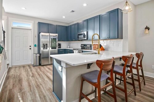Penny Lane, Park Circle, 15m Dwtn CHS