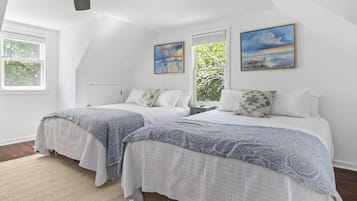 House, Multiple Beds (Sawyer's Landing- Mins to Beach & Dtw) | 2 bedrooms
