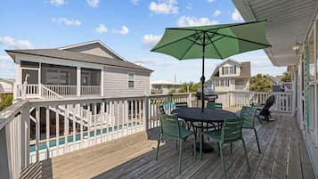 House, Multiple Beds (Grove Cove - 1'5 Blocks from Beach- D) | Outdoor dining