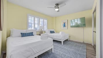 Rumah, Beberapa Tempat Tidur (Grove Cove - 1'5 Blocks from Beach- D) | 4 kamar tidur