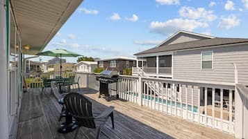 House, Multiple Beds (Grove Cove - 1'5 Blocks from Beach- D) | Outdoor dining