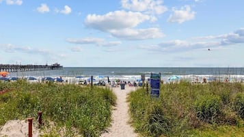 House, Multiple Beds (Grove Cove - 1'5 Blocks from Beach- D) | Beach