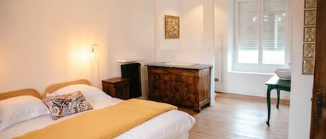 4 chambres, fer et planche à repasser, draps fournis